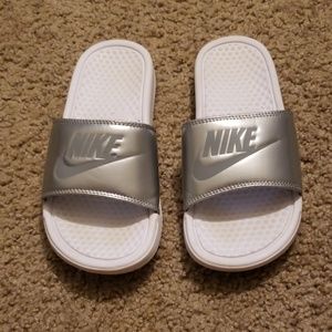 🔥 BOGO 🔥 nike sandals